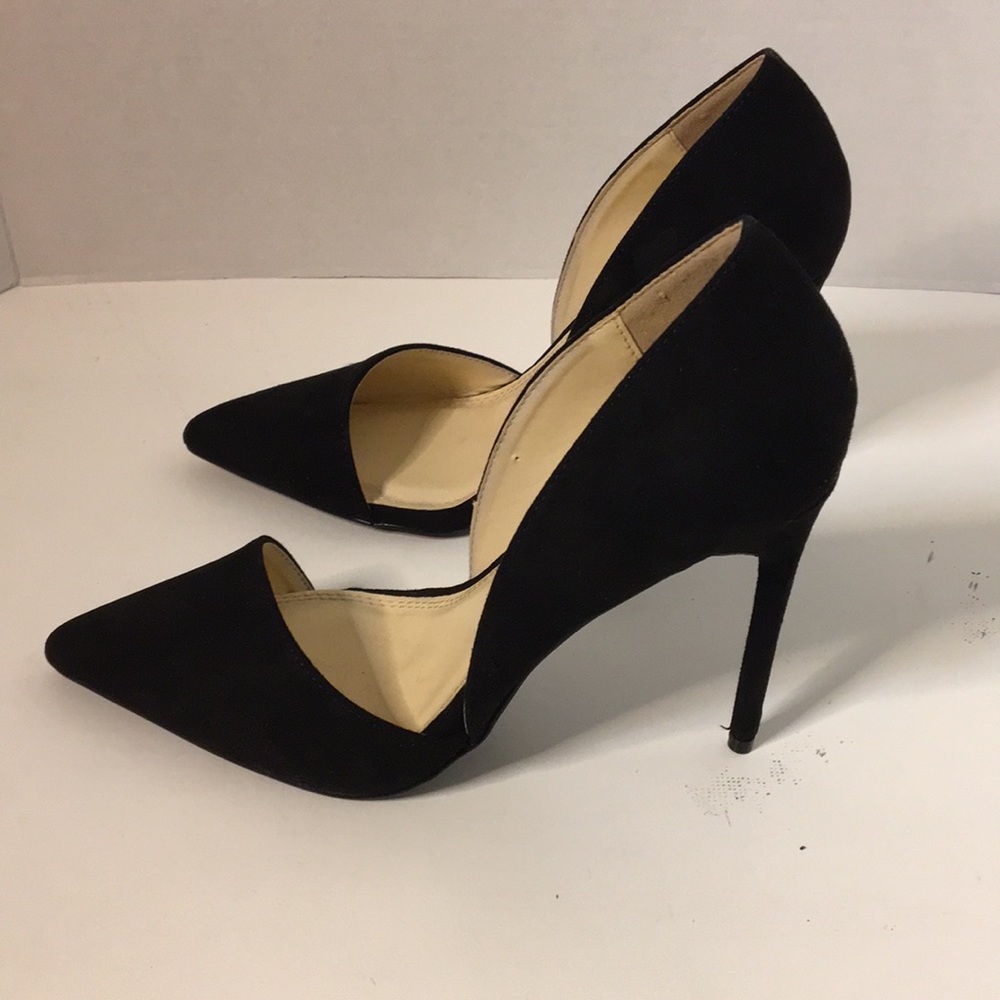 Lulus Women’s Black Velvet high heel shoe 6.5